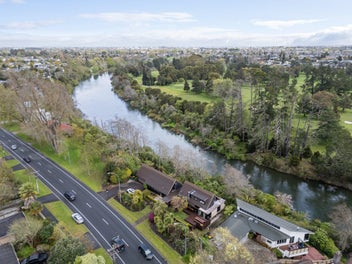 999 River Road, Queenwood, Hamilton
