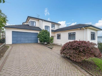 10 Beach Road, Mellons Bay, Auckland