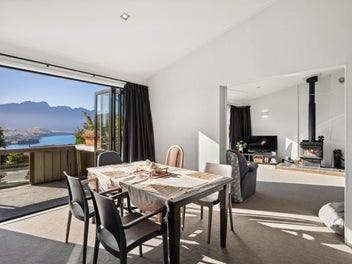 6 Wynyard Crescent, Fernhill, Queenstown