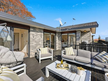 2/102 SANDSPIT ROAD, Shelly Park, Auckland