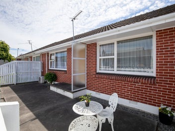 2/28 Aikmans Road, Merivale, Christchurch