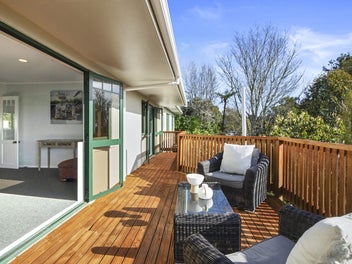 6 Pararewa Drive, Whalers Gate, New Plymouth