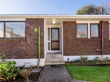 2/70 Butterworth Drive, Glendene, Auckland