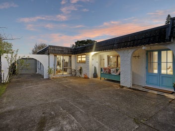 2/1A Mary Place, Favona, Auckland