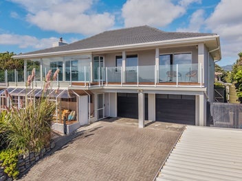 8 Ara Kuaka, Waikanae Beach, Waikanae