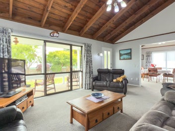 7 West Crescent, Te Puru, Thames