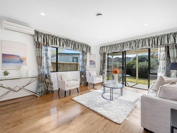2/9 Bernie Edwards Place, Botany Downs, Auckland