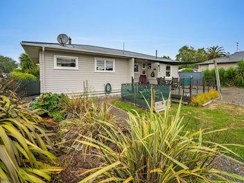 195 Whitby Road, Wakefield
