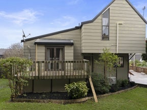 6 Photinia Place, Botany Downs, Auckland