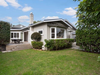 7 Irirangi Road, Greenlane, Auckland