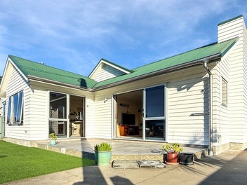 52 Charles Street, Westshore, Napier
