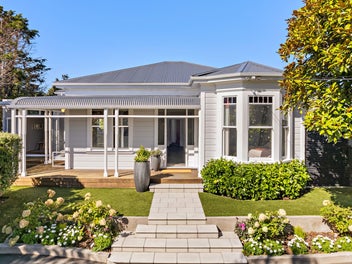 69 Creswick Terrace, Northland, Wellington