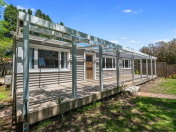 120 Belk Road South, Omanawa