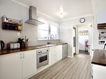 15 Barrett Road, Whalers Gate, New Plymouth