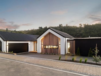 10 Flowers Lane, Cracroft, Christchurch