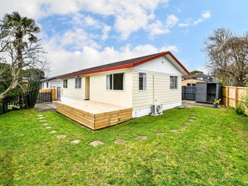 1/17 Etherton Drive, Weymouth, Auckland