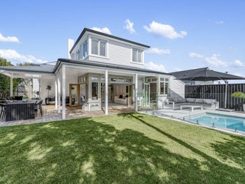 2A Egremont Street, Belmont, Auckland