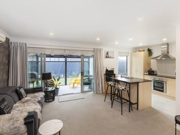 2/335 Main South Road, Hornby, Christchurch