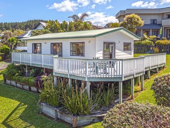 226 Onemana Drive, Onemana, Whangamatā