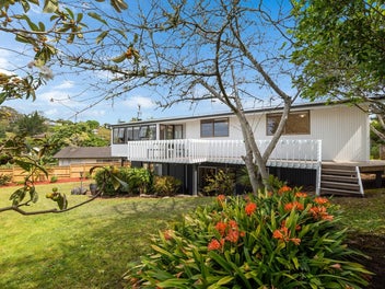 18 MacNay Way, Murrays Bay, Auckland