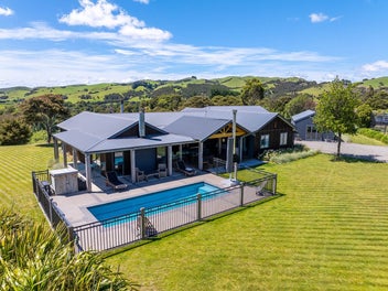 575 Blue Rock Road, Ruakōkoputuna, Martinborough