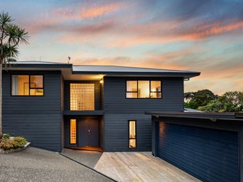 17A Rangitoto Terrace, Milford, Auckland