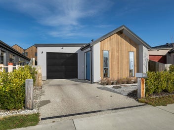 30 Cairnmuir Street, Wanaka