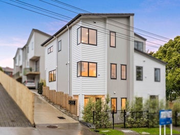 16E Sheridan Drive, New Lynn, Auckland