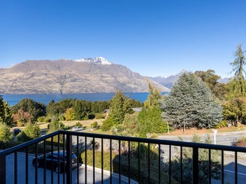 10/8 McKerrow Place, Sunshine Bay, Queenstown