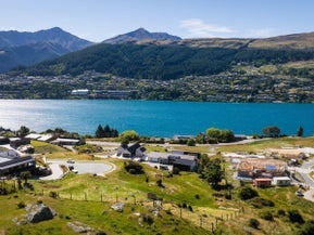 6 Elk Place, Kelvin Heights, Queenstown