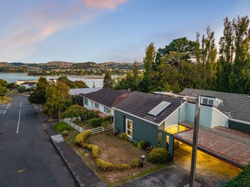 10A Penryn Drive, Camborne, Porirua