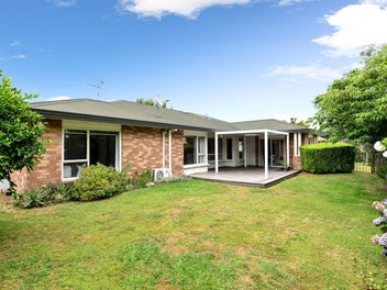 10 Admiral Crescent, Flagstaff, Hamilton