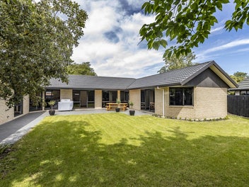 31 Woodglen Drive, Woodend, Woodend