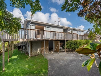 897 East Coast Road, Northcross, Auckland