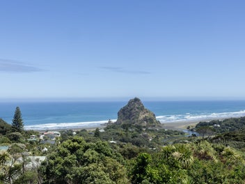109 Seaview Road, Piha, Piha