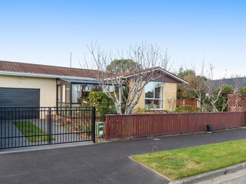 2/11 Blairdon Place, Bishopdale, Christchurch