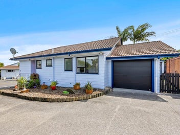 1/77 Santiago Crescent, Unsworth Heights, Auckland