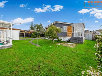 2/17 Roberts Road, Te Atatu South, Auckland