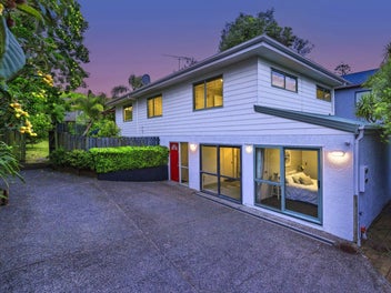 2/8 Tallington Crescent, Torbay, Auckland