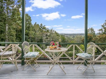 17 Kellys Road, Waiatarua, Auckland