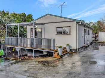2/38 Arlette Place, Massey, Auckland