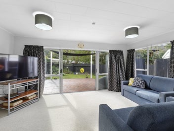 1/4 Beryl Grove, Birchville, Upper Hutt
