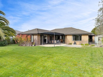 18 Sandalwood Place, Waimairi Beach, Christchurch