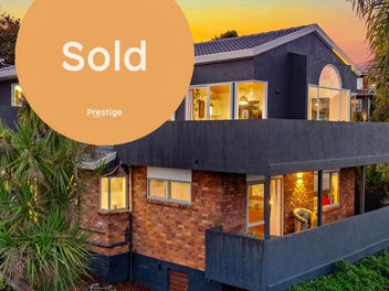 2/962 Beach Road, Torbay, Auckland