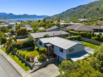 17 Boons Valley Road, Waikawa, Picton