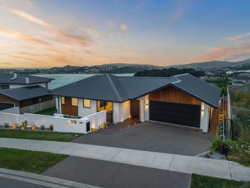 60B Queen Charlotte Drive, Aotea, Porirua
