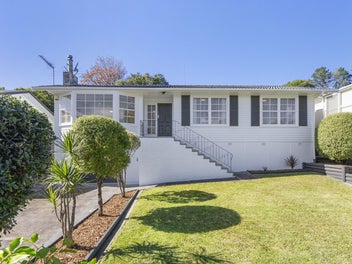 13 Castleford Street, Green Bay, Auckland