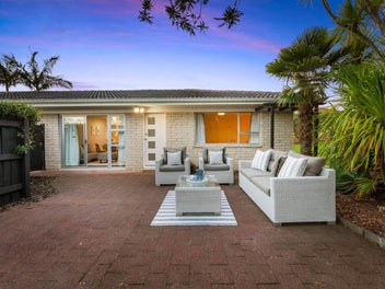 2/34 Ballater Place, Highland Park, Auckland