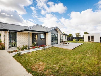 8 Henty Lane, Marton