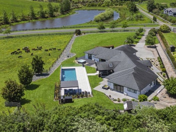 13 Oak Valley Road, Albany